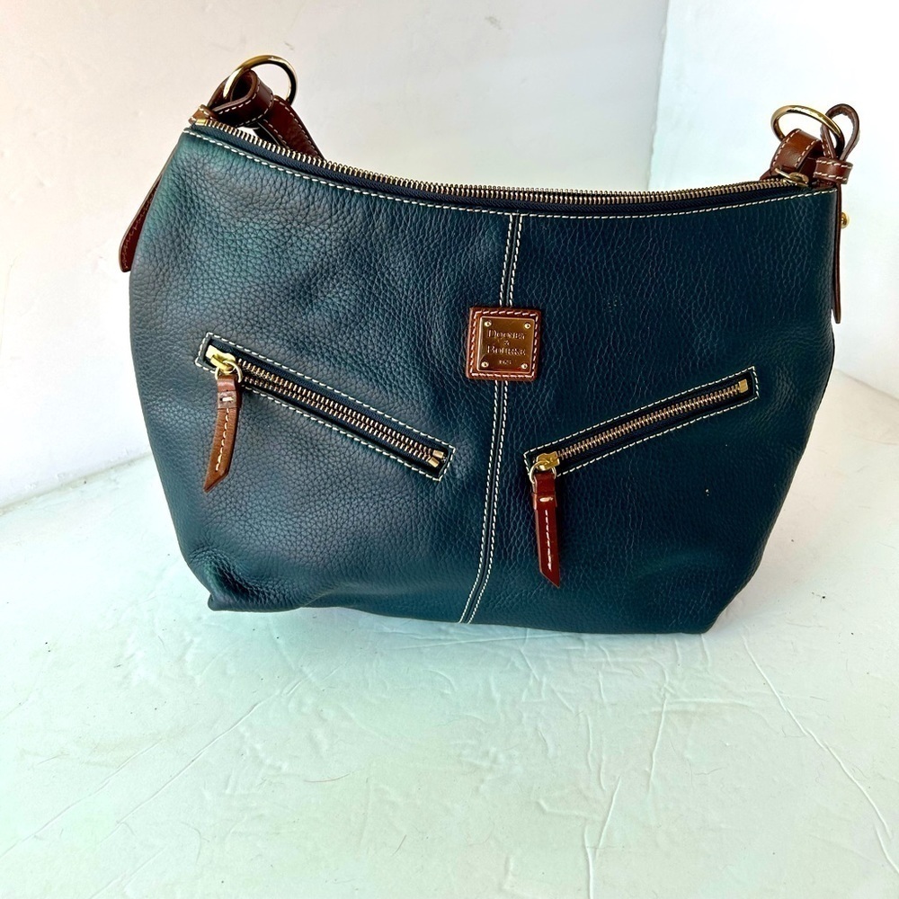 Dooney and Bourke EUC Navy Pebble Leather shoulder bag